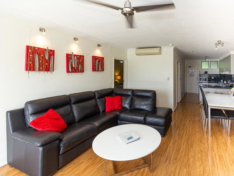 Beach Lodges - Food Delivery Shop 32