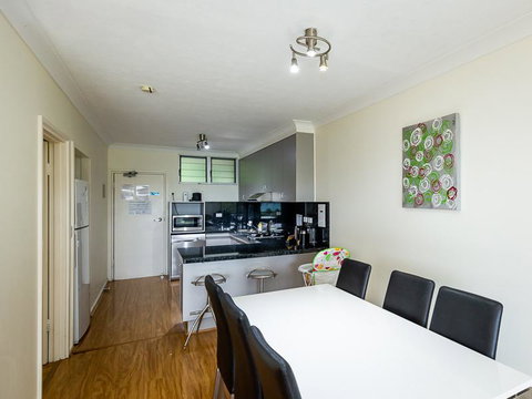 Beach Lodges - Food Delivery Shop 28