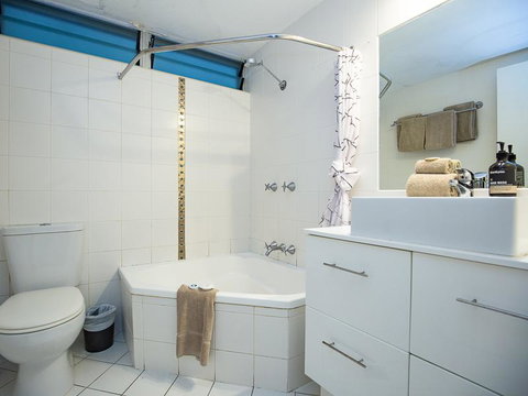 Beach Lodges - Food Delivery Shop 26