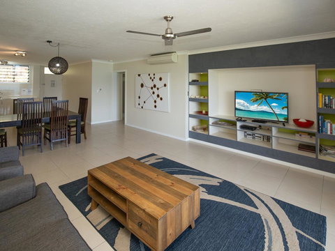 Beach Lodges - Food Delivery Shop 13