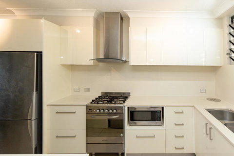 Beach Lodges - Food Delivery Shop 20