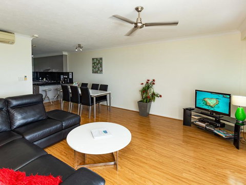 Beach Lodges - Food Delivery Shop 31