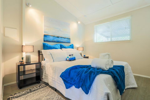 Bed & Breakfast 1 Bedroom Guest House - Food Delivery Shop 4