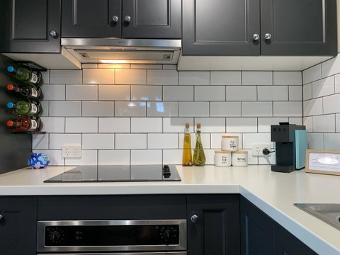 Bed & Breakfast 1 Bedroom Guest House - Food Delivery Shop 11