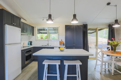 Bed & Breakfast 1 Bedroom Guest House - Food Delivery Shop 10