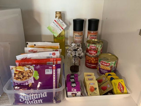 Bed & Breakfast 1 Bedroom Guest House - Food Delivery Shop 17
