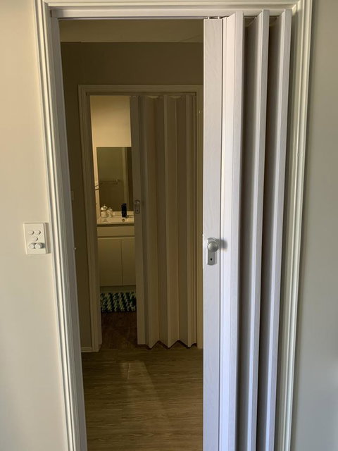 Bed & Breakfast 1 Bedroom Guest House - Food Delivery Shop 1
