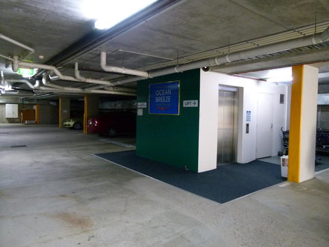 Madison Ocean Breeze Apartments - Food Delivery Shop 37