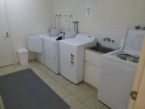 Madison Ocean Breeze Apartments - Food Delivery Shop 36