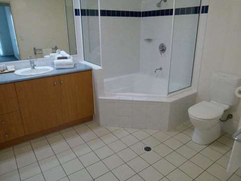 Madison Ocean Breeze Apartments - Food Delivery Shop 33