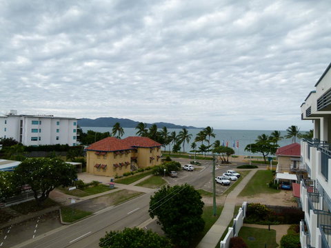 Madison Ocean Breeze Apartments - Food Delivery Shop 39