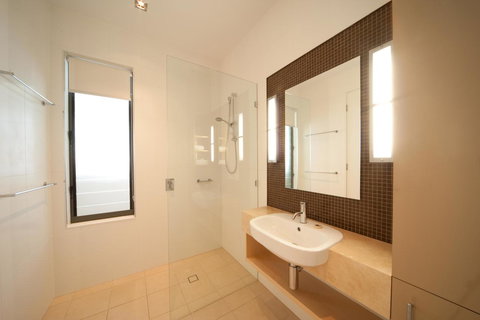 The Boathouse Apartments - Food Delivery Shop 13