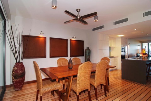 The Boathouse Apartments - Food Delivery Shop 12