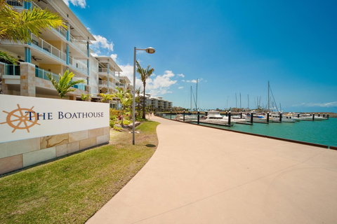 The Boathouse Apartments - Food Delivery Shop 26