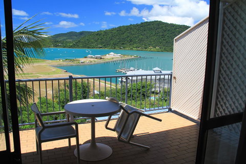 Ocean Views At Whitsunday Terraces Resort - Food Delivery Shop 5