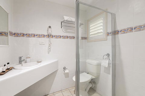 Sunlit Waters Studio Apartments - Food Delivery Shop 20