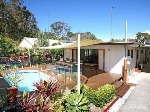 Beach House On Jones Parade, Central Coolum Beach - Food Delivery Shop 2