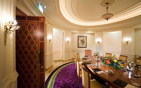 Imperial Hotel Gold Coast - Food Delivery Shop 38