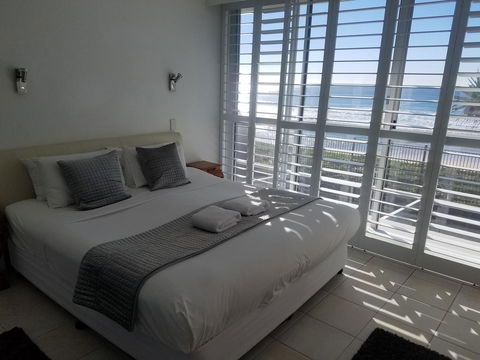Golden Sands On The Beach - Absolute Beachfront Apartments - Food Delivery Shop 30