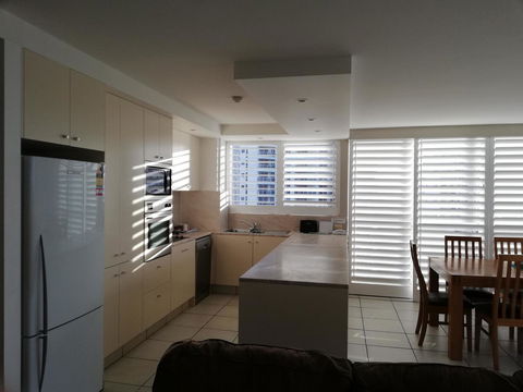 Golden Sands On The Beach - Absolute Beachfront Apartments - Food Delivery Shop 36