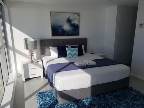 Golden Sands On The Beach - Absolute Beachfront Apartments - Food Delivery Shop 11