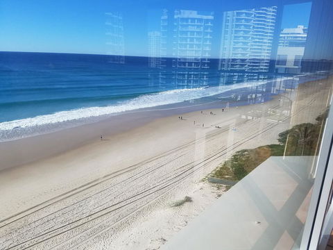 Golden Sands On The Beach - Absolute Beachfront Apartments - Food Delivery Shop 21
