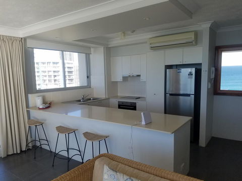 Golden Sands On The Beach - Absolute Beachfront Apartments - Food Delivery Shop 24