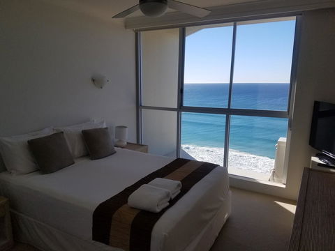 Golden Sands On The Beach - Absolute Beachfront Apartments - Food Delivery Shop 29