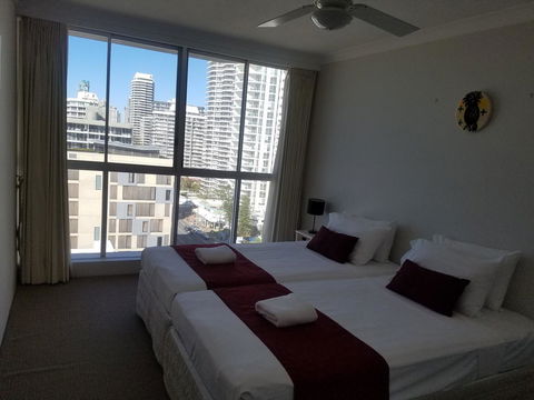 Golden Sands On The Beach - Absolute Beachfront Apartments - Food Delivery Shop 23