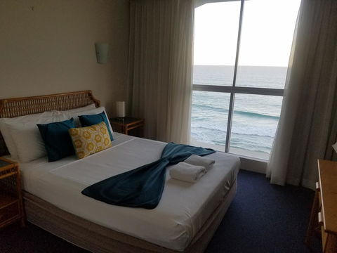 Golden Sands On The Beach - Absolute Beachfront Apartments - Food Delivery Shop 26