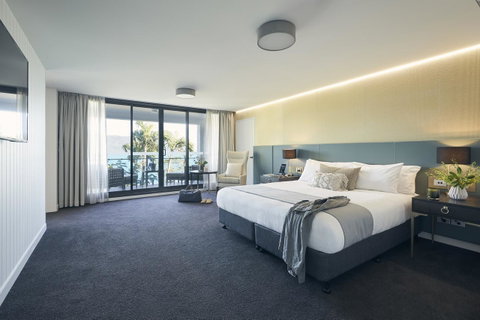 Daydream Island Resort - Food Delivery Shop 9