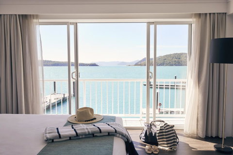 Daydream Island Resort - Food Delivery Shop 13