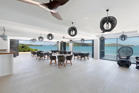 Daydream Island Resort - Food Delivery Shop 25