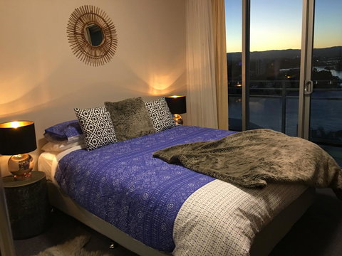 PeepSleep Chevron Towers - Food Delivery Shop 24