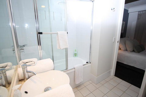 PeepSleep Chevron Towers - Food Delivery Shop 22