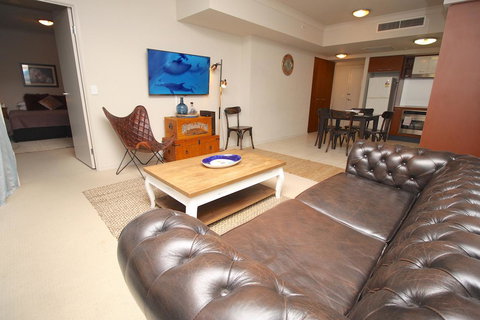 PeepSleep Chevron Towers - Food Delivery Shop 13