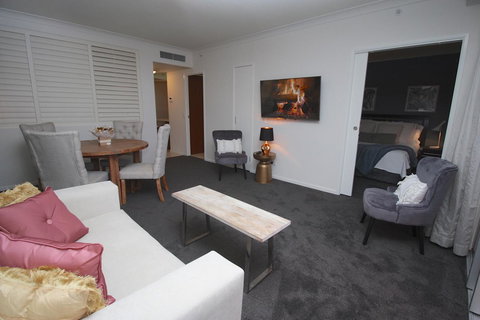 PeepSleep Chevron Towers - Food Delivery Shop 18