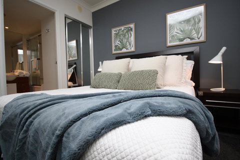 PeepSleep Chevron Towers - Food Delivery Shop 9