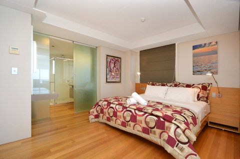 Moroccan Resort - HR Surfers Paradise - Food Delivery Shop 25