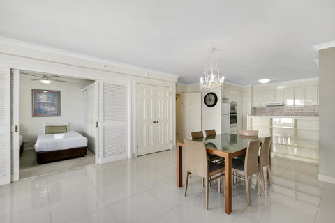 Moroccan Resort - HR Surfers Paradise - Food Delivery Shop 32
