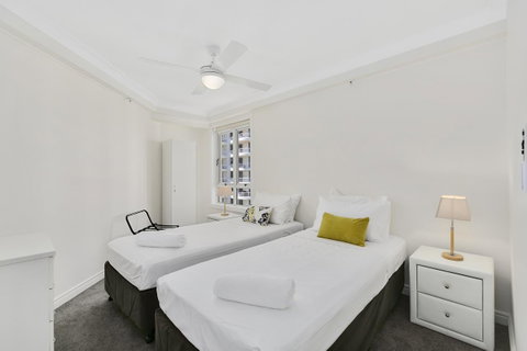 Moroccan Resort - HR Surfers Paradise - Food Delivery Shop 4