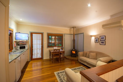 Allumbah Pocket Cottages - Food Delivery Shop 11