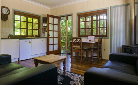 Allumbah Pocket Cottages - Food Delivery Shop 29