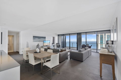 Circle On Cavill, Apartments And Sub Penthouses - We Accommodate - Food Delivery Shop 21