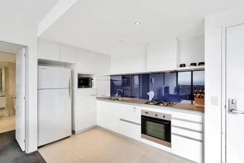 Circle On Cavill, Apartments And Sub Penthouses - We Accommodate - Food Delivery Shop 9