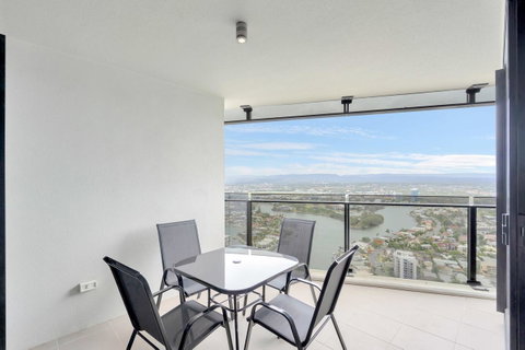 Circle On Cavill, Apartments And Sub Penthouses - We Accommodate - Food Delivery Shop 10