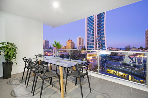 Circle On Cavill, Apartments And Sub Penthouses - We Accommodate - Food Delivery Shop 34