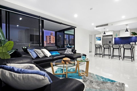 Circle On Cavill, Apartments And Sub Penthouses - We Accommodate - Food Delivery Shop 41
