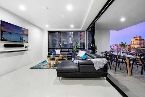 Circle On Cavill, Apartments And Sub Penthouses - We Accommodate - Food Delivery Shop 36