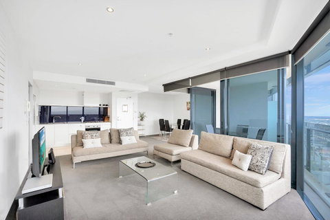 Circle On Cavill, Apartments And Sub Penthouses - We Accommodate - Food Delivery Shop 12